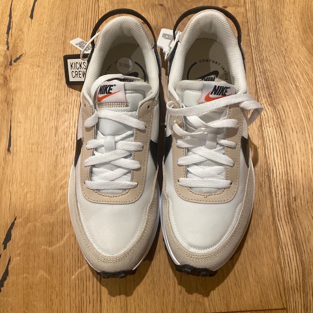 Never worn women's Nike Waffle Debut - brand new size 8, sanddrift/black